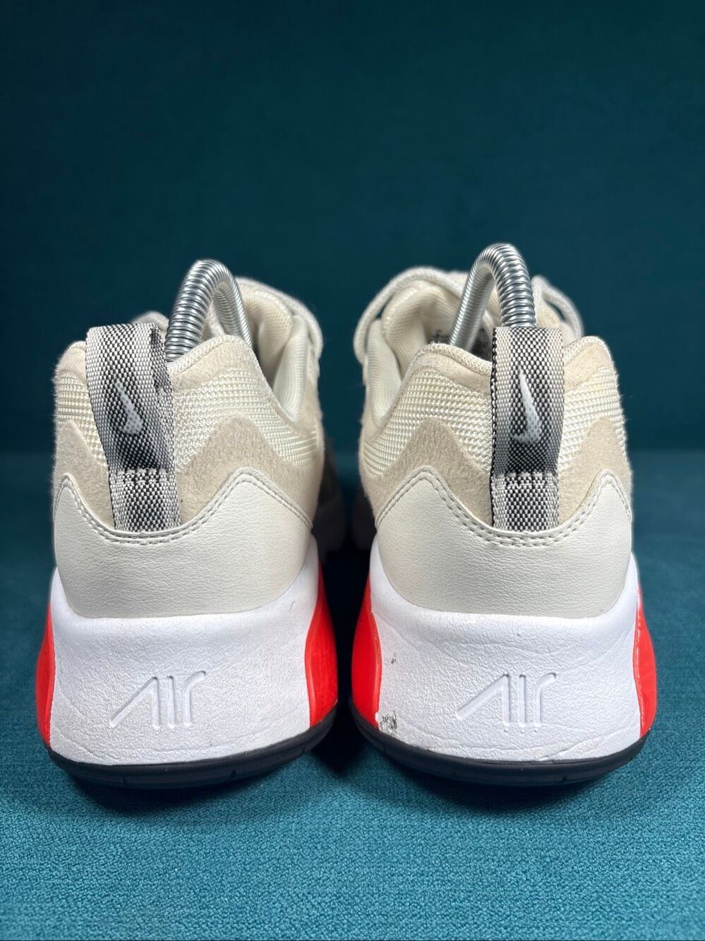 Nike Air Max 200 Summit White Bright Crimson Women's Size 9 Sneakers AT6175-100 - Picture 2 of 8